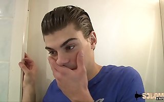 Marina se fait enculer par un copain de son fils